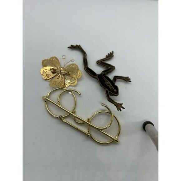 Vintage gold tone and novelty brooches - Picture 5 of 6